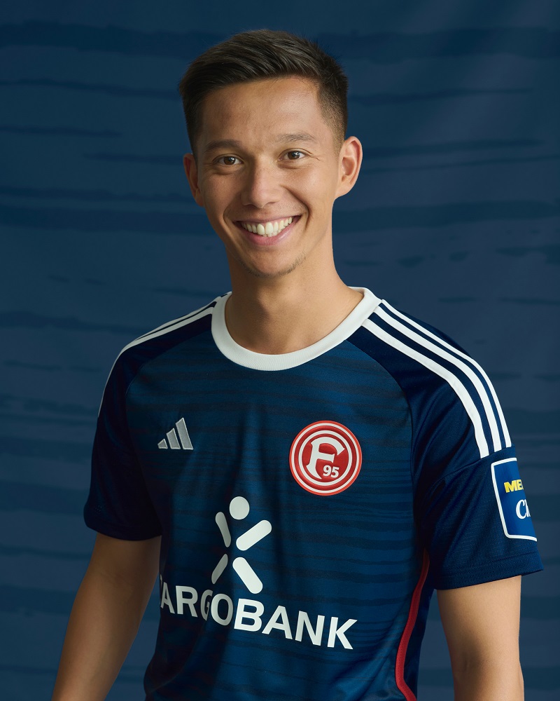 超レア A・ファーディナンドWest Hamユース時代サイン'02年6日20日 Amazon.co.jp: Umbro FERDINAND #5 England Away Jersey